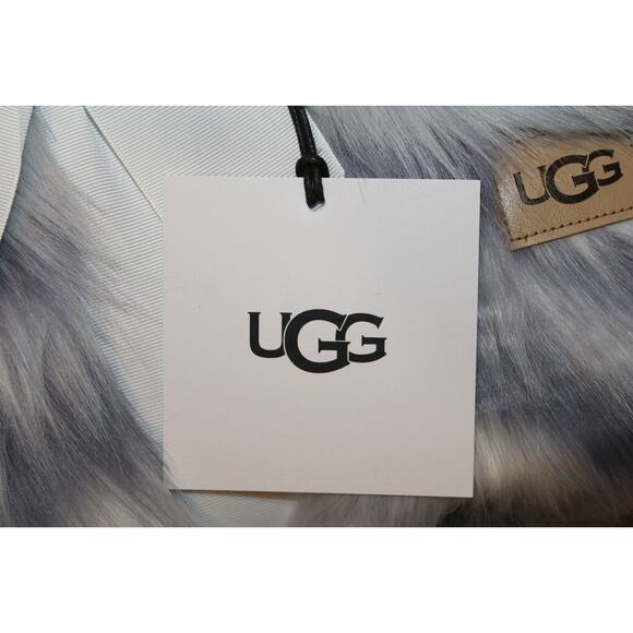 UGG Rosia Faux Fur Throw Blanket Blue Wavy $198 NEW! - Picture 3 of 4